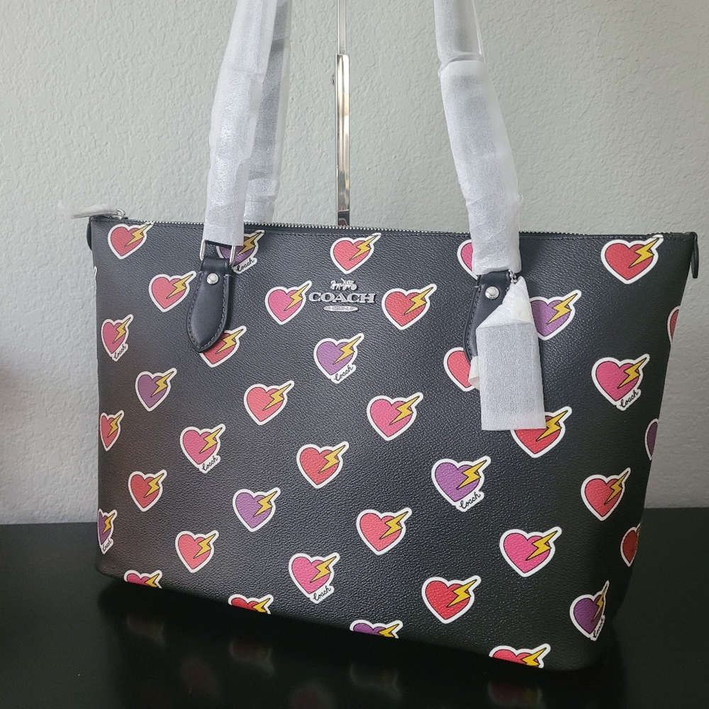 COACH GALLERY TOTE BAG, HEART BOLT PRINTNEW WITH TAGS - Picture 4 of 13